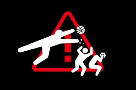 選手がプレー中に観客席に飛び込む場合がありますので、ご注意ください